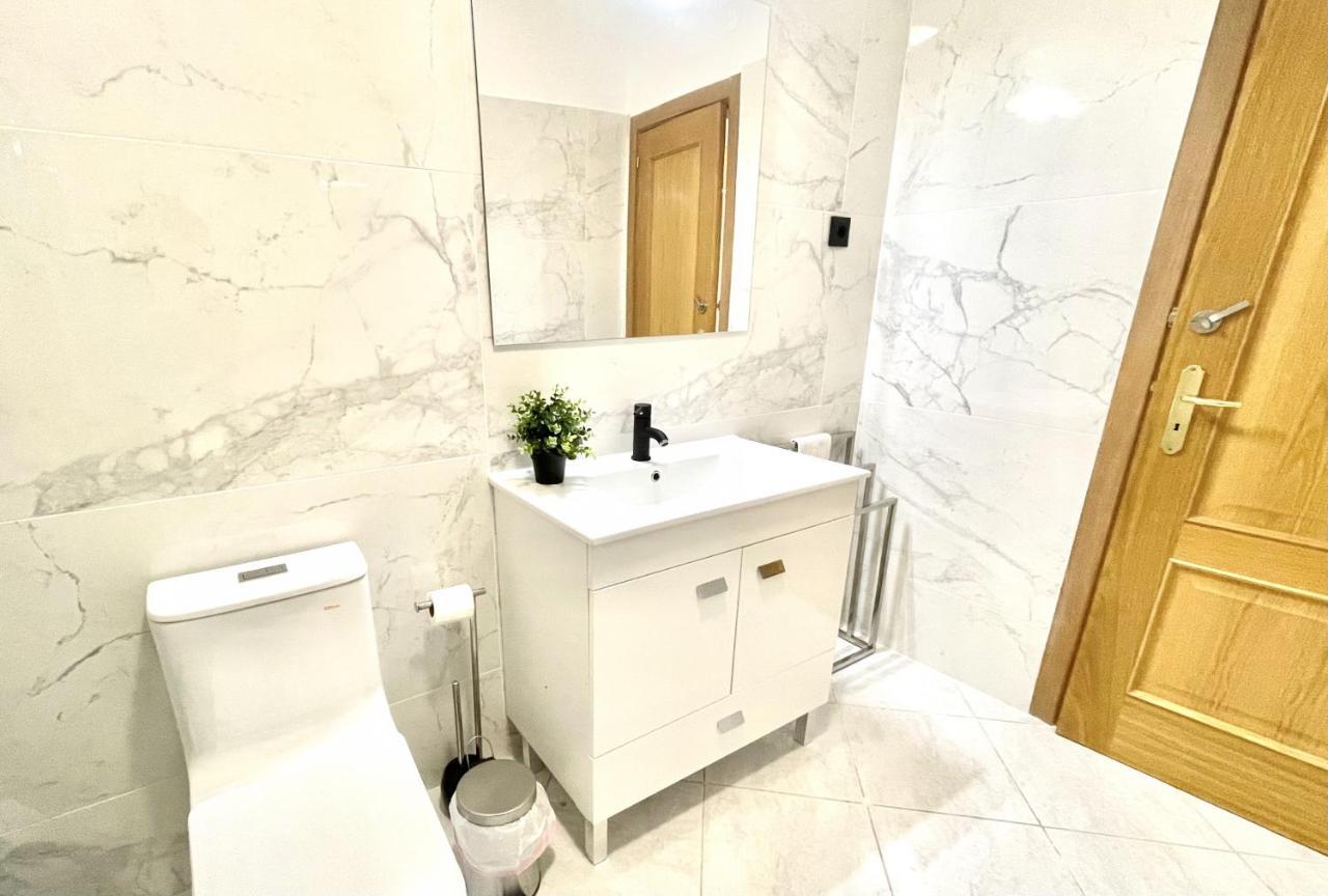 Amazing 1 Bedroom Apartment Near Marina Виламура Экстерьер фото